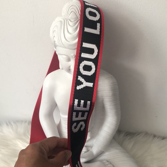 SOLD-Vintage Gucci cross body - Picture 10 of 12